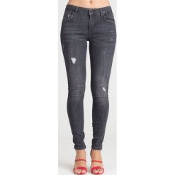 JEANSY SEXY CURVE GUESS. Czarne jeansy damskie Guess, z aplikacjami, z jeansu. Za 229.50 zł.