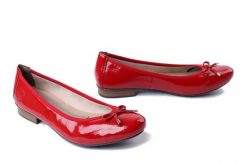 RIEKER 51950-33 red, baleriny damskie. Czerwone czółenka damskie Rieker, bez wzorów, bez obcasa, na obcasie, bez zapięcia. Za 289.90 zł.