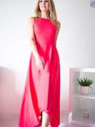 Sukienka Model Jennifer Coral - Jersa. Sukienki damskie Jersa, na co dzień, plus size, bez wzorów, eleganckie, bez kołnierzyka, plus size, bez ramiączek, maxi, dopasowane. Za 599.65 zł.
