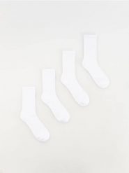 4 pack skarpet - biały. Białe skarpety męskie Reserved, bez wzorów. Za 49.99 zł.