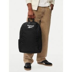 Plecak Reebok. Czarne plecaki damskie Reebok, bez wzorów. Za 69.99 zł.