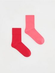 Skarpety 2 pack - różowy. Czerwone skarpetki damskie Reserved, bez wzorów. W wyprzedaży za 19.99 zł.