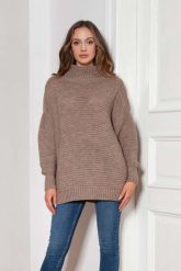 Oversizowy Sweter z Luźnym Golfem - Mocca. Brązowe swetry nierozpinane damskie Lanti, uniwersalny, bez wzorów, z materiału, bez kołnierzyka, bez ramiączek. Za 249.90 zł.