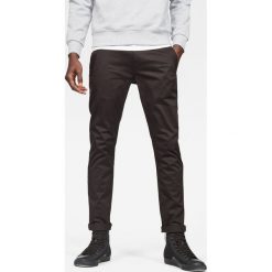 G-Star Raw - Spodnie Bronson. Czarne spodnie materiałowe męskie G-Star Raw, bez wzorów, z bawełny. W wyprzedaży za 269.90 zł.