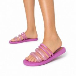 Klapki damskie Ipanema 26727 PUFFER TIRAS FEM. Czerwone klapki damskie Ipanema, na lato, bez wzorów, z materiału, wakacyjne, bez obcasa, bez zapięcia. Za 69.00 zł.