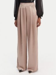 Guess Spodnie materiałowe W6RB66 W2612 Beżowy Slim Fit. Brązowe spodnie materiałowe damskie Guess, z aplikacjami, z materiału. Za 525.00 zł.