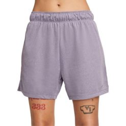 Odzież Nike. Fioletowa szorty damskie Nike, bez wzorów. Za 158.99 zł.
