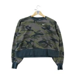 Second life - Bluza damska Nike Rebel Cropped Camo zielona - Jak nowy. Zielone bluzy damskie Nike, s, bez wzorów, eleganckie, bez ramiączek, bez kaptura. Za 127.76 zł.