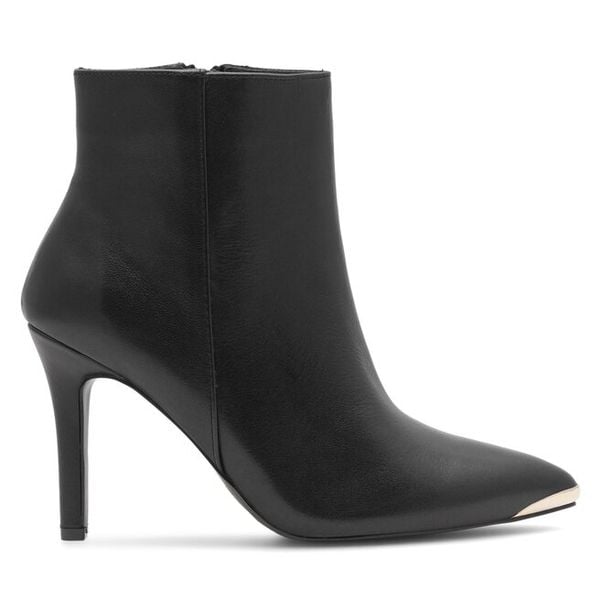 Botki Lasocki. Czarne botki damskie Lasocki, bez wzorów, bez obcasa, na szpilce, bez zapięcia. Za 329.99 zł.