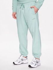 New Balance Spodnie dresowe MP23551 Zielony Relaxed Fit. Zielone spodnie sportowe męskie New Balance, m, bez wzorów, z bawełny. Za 399.99 zł.