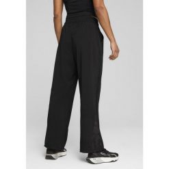 Damskie spodnie LACE PUMA Black. Czarne spodnie sportowe damskie Puma, bez wzorów, sportowe, z podwyższonym stanem, na fitness i siłownię. W wyprzedaży za 219.00 zł.