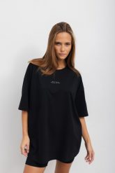 T-SHIRT IZZY "BETTER TOGETHER" CZARNY M - Flawless. Czarne t-shirty damskie Flawless, m, bez wzorów, z bawełny, klasyczne, bez kołnierzyka, bez ramiączek. Za 176.00 zł.