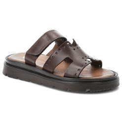 Klapki damskie Armodo, cholewka ze skóry naturalnej z ażurowymi perforacjami szeroki pasek z regulacją na rzep, brązowe, 40440. Brązowe klapki damskie Armodo, na lato, w ażurowe wzory, z materiału, eleganckie, bez obcasa, bez zapięcia. Za 260.90 zł.