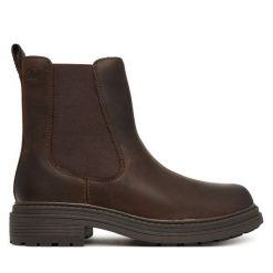Sztyblety Clarks. Brązowe botki damskie Clarks, bez wzorów, bez obcasa, na płaskiej podeszwie, bez zapięcia. Za 569.99 zł.