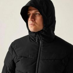 Kurtka narciarska Dare 2B Camber II. Czarne kurtki sportowe męskie Dare 2B, m, bez wzorów, z materiału, z kapturem, narciarskie. Za 384.50 zł.