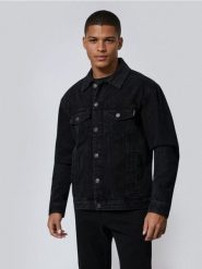 Jeansowa kurtka trucker - czarny. Czarne kurtki męskie Sinsay, l, bez wzorów, z jeansu, bez kaptura. Za 79.99 zł.
