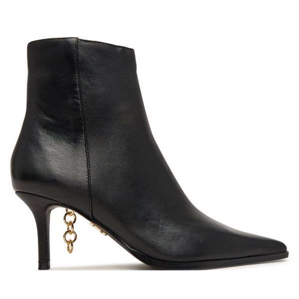 Botki Steve Madden. Czarne botki damskie Steve Madden, bez wzorów, bez obcasa, na płaskiej podeszwie, bez zapięcia. Za 689.99 zł.