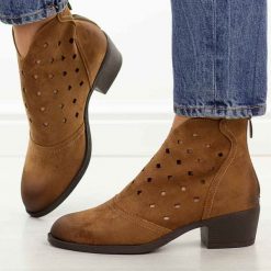 Brązowe ażurowe botki damskie na obcasie Potocki 12749. Brązowe botki damskie POTOCKI, na jesień, w ażurowe wzory, z jeansu, eleganckie, bez obcasa, na obcasie, bez zapięcia. Za 219.00 zł.