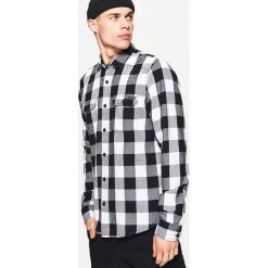 Koszula w kratę - Czarny. Czarne koszule damskie Cropp, l, bez wzorów, bez kołnierzyka, bez ramiączek. Za 79.99 zł.