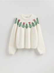 Sweter ze świątecznym wzorem - złamana biel. Swetry nierozpinane damskie Reserved, l, bez wzorów, z dzianiny, wizytowe, bez kołnierzyka, bez ramiączek. Za 159.99 zł.