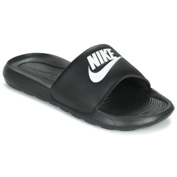 Klapki damskie Nike Victori One Slide. Czarne klapki damskie Nike, bez wzorów, z materiału, sportowe, bez obcasa, bez zapięcia. Za 253.00 zł.