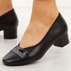 Czarne czółenka damskie na obcasie Potocki 12792. Czarne czółenka damskie POTOCKI, na jesień, w ażurowe wzory, z materiału, biznesowe, z okrągłym noskiem, bez obcasa, na obcasie, bez zapięcia. Za 189.00 zł.