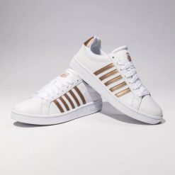 Sneakersy damskie sportowe K-Swiss COURT TIEBREAK białe buty z naturalnej skóry. Białe obuwie sportowe damskie K-SWISS, bez wzorów, ze skóry, bez zapięcia, do biegania. Za 159.00 zł.
