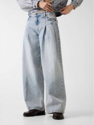 Guess Jeans Jeansy 182529 Niebieski Relaxed Fit. Niebieskie jeansy damskie Guess Jeans, z aplikacjami, z jeansu. Za 479.99 zł.