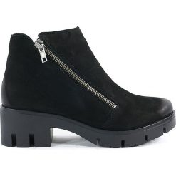 BOTKI DAMSKIE RIE X2081 CZA. Botki damskie Rieker, bez wzorów, z futra, bez obcasa, bez zapięcia. Za 249.00 zł.