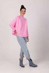 Sweter Oversize z Nietoperzowym Rękawem - Różowy. Czerwone swetry nierozpinane damskie MOE, uniwersalny, bez wzorów, z materiału, bez kołnierzyka, bez ramiączek. Za 201.90 zł.