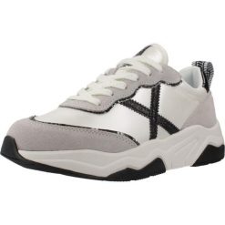 Tenisówki Munich Model Wave Kolor Biały. Białe trampki i tenisówki damskie munich, bez wzorów, ze skóry, bez zapięcia. Za 504.00 zł.