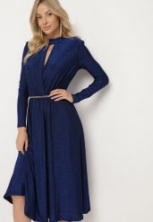 Granatowa Koktajlowa Sukienka z Metaliczną Nicią Mianella. Niebieskie sukienki damskie Born2be, s, z aplikacjami, eleganckie, bez kołnierzyka, bez ramiączek, midi. Za 169.99 zł.