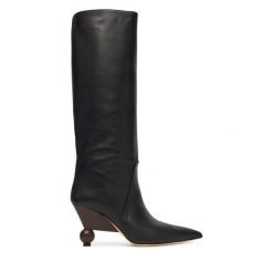 Kozaki Weekend Max Mara. Czarne kozaki damskie Weekend Max Mara, bez wzorów, bez obcasa, na szpilce, bez zapięcia. Za 3,049.00 zł.