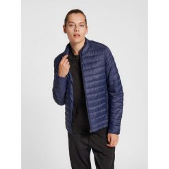 Damska kurtka puchowa Hummel Red. Niebieskie kurtki sportowe damskie Hummel, s, bez wzorów, z puchu, bez ramiączek, bez kaptura. W wyprzedaży za 240.00 zł.