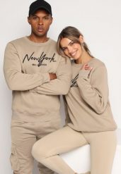 Ciemnobeżowa Bluza z Dodatkiem Bawełny z Haftowanym Napisem Wykończona Polarem Feladela. Brązowe bluzy męskie Born2be, m, bez wzorów, z bawełny, bez ramiączek, bez kaptura. Za 59.99 zł.