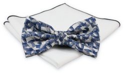Niebiesko-Szara Mucha z Białą Poszetką -CHATTIER- Męska, Abstrakcyjny Wzór Geometryczny. Niebieskie krawaty i muchy Chattier, bez wzorów, eleganckie. Za 59.00 zł.