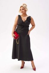 Elegancka sukienka Anna na wesele w czarnym kolorze PLUS SIZE XXL. Czarne sukienki damskie Moda Size Plus Iwanek, na imprezę, plus size, z aplikacjami, z elastanu, eleganckie, bez kołnierzyka, plus size, bez ramiączek, midi, kopertowe. Za 369.90 zł.