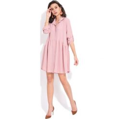 FILLE DU COUTURIER sukienka damska Oriane 40 różowy. Czerwone sukienki damskie Fille Du Couturier, bez wzorów, bez kołnierzyka, bez ramiączek, koszulowe. W wyprzedaży za 168.00 zł.