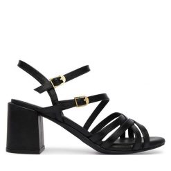 Sandały Clarks. Czarne sandały damskie Clarks, bez wzorów, bez obcasa, na słupku, bez zapięcia. Za 389.99 zł.