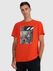 4F T-shirt regular z nadrukiem męski - czerwony XL. Czerwone t-shirty męskie 4F, m, bez wzorów, z bawełny, bez kołnierzyka, bez ramiączek. W wyprzedaży za 59.99 zł.