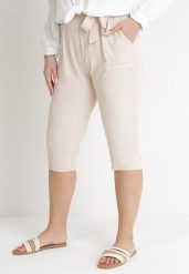 Jasnobeżowe Szorty z Nogawką za Kolano z Gumką w Pasie i Wiązaniem Gentria. Brązowe szorty damskie Born2be, bez wzorów, z materiału, plus size. Za 44.99 zł.