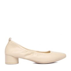 Czółenka GINO ROSSI. Brązowe czółenka damskie Gino Rossi, bez wzorów, bez obcasa, bez zapięcia. Za 329.99 zł.