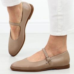Cappuccino skórzane Polskie półbuty damskie Deoni D616. Brązowe półbuty damskie Deoni, na jesień, bez wzorów, z jeansu, eleganckie, bez obcasa, na płaskiej podeszwie, bez zapięcia. Za 399.00 zł.