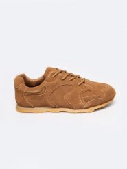 Sneakersy damskie ze skóry naturalnej zamszowej brązowe RR274821 802. Brązowe obuwie sportowe damskie BIG STAR, bez wzorów, ze skóry, bez zapięcia, trekkingowe. W wyprzedaży za 119.99 zł.