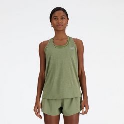 Koszulka damska New Balance WT41250DHO – zielona. Zielone bluzki damskie New Balance, s, bez wzorów, z materiału, sportowe, bez kołnierzyka, bez ramiączek. Za 69.99 zł.