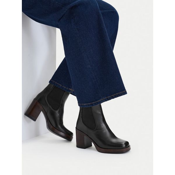 Botki GINO ROSSI. Czarne botki damskie Gino Rossi, bez wzorów, bez obcasa, na słupku, bez zapięcia. Za 349.99 zł.