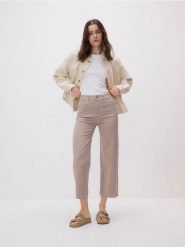 Jeansy culotte w paski - beżowy. Brązowe jeansy damskie Reserved, bez wzorów, z bawełny. W wyprzedaży za 79.99 zł.