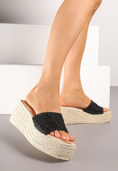 Czarne Klapki na Koturnie i Platformie z Plecionki Efrina. Czarne klapki damskie Born2be, na lato, bez wzorów, z materiału, eleganckie, bez obcasa, na koturnie, bez zapięcia. Za 99.99 zł.