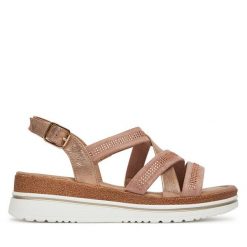 Sandały Clara Barson. Czerwone sandały damskie Clara Barson, bez wzorów, bez obcasa, na koturnie, bez zapięcia. Za 119.99 zł.