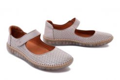 MANITU 840116-08 beige, półbuty damskie. Brązowe półbuty damskie Manitu, na lato, w ażurowe wzory, ze skóry, bez obcasa, bez zapięcia. Za 255.92 zł.